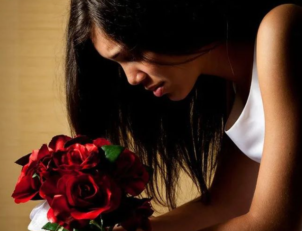 广州市侦探调查；公婆赖着婚房不搬走怎么处理