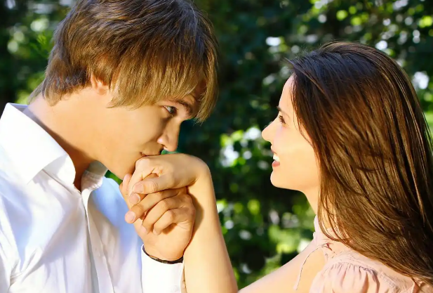 深圳市侦探调查；离婚后出轨的老婆找来要怎么处理